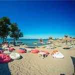 Sunny Sanny Parking Free דירה *